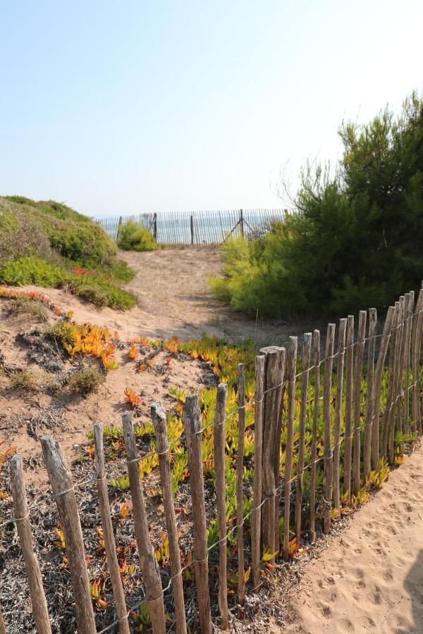 Salines Hotel Hyères Екстериор снимка