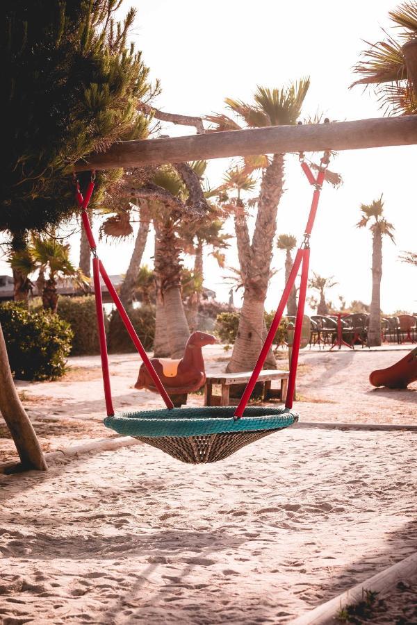 Salines Hotel Hyères Екстериор снимка