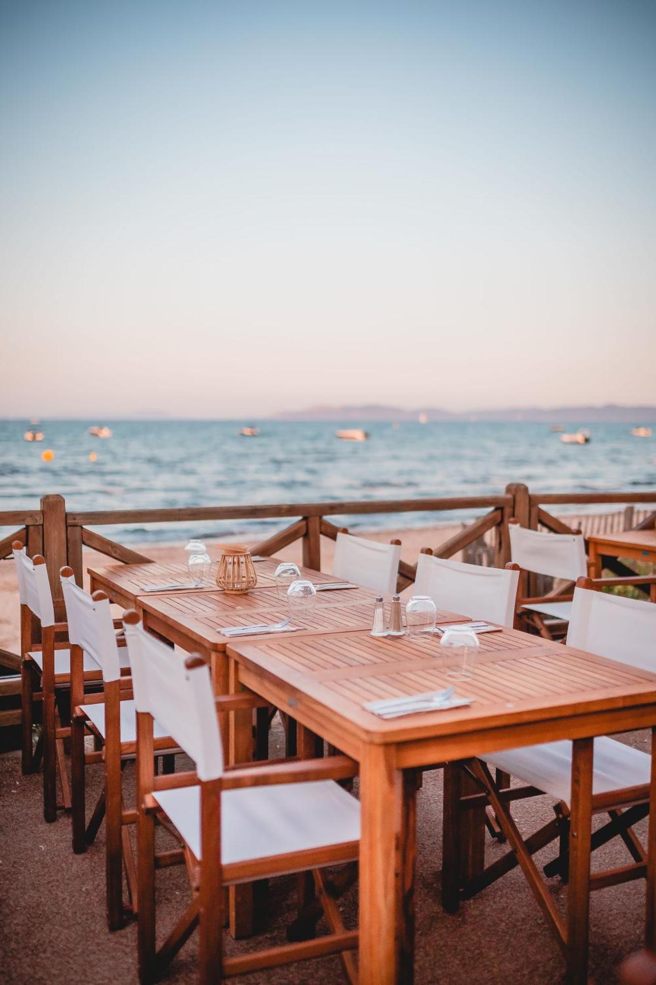 Salines Hotel Hyères Екстериор снимка