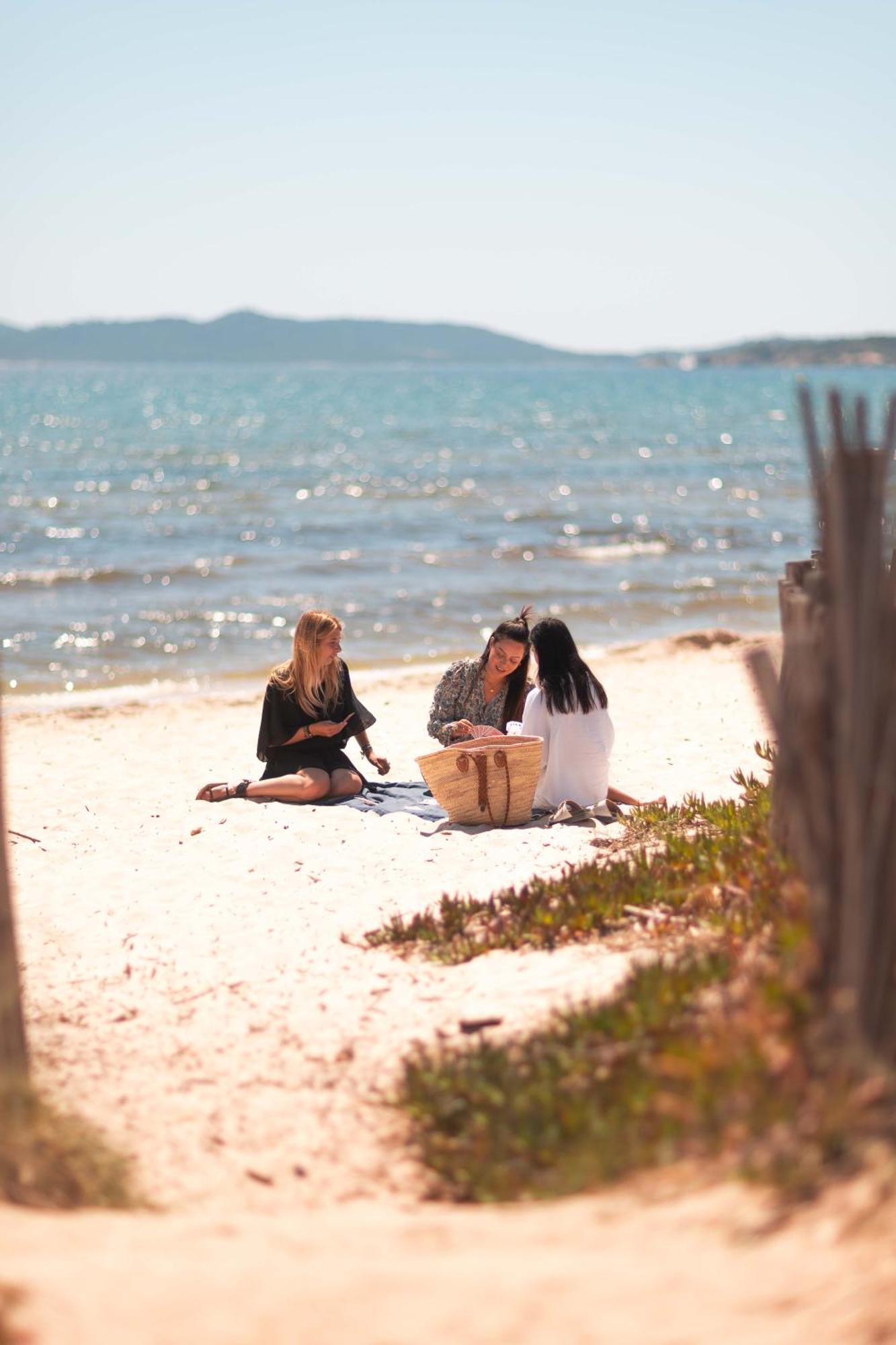 Salines Hotel Hyères Екстериор снимка