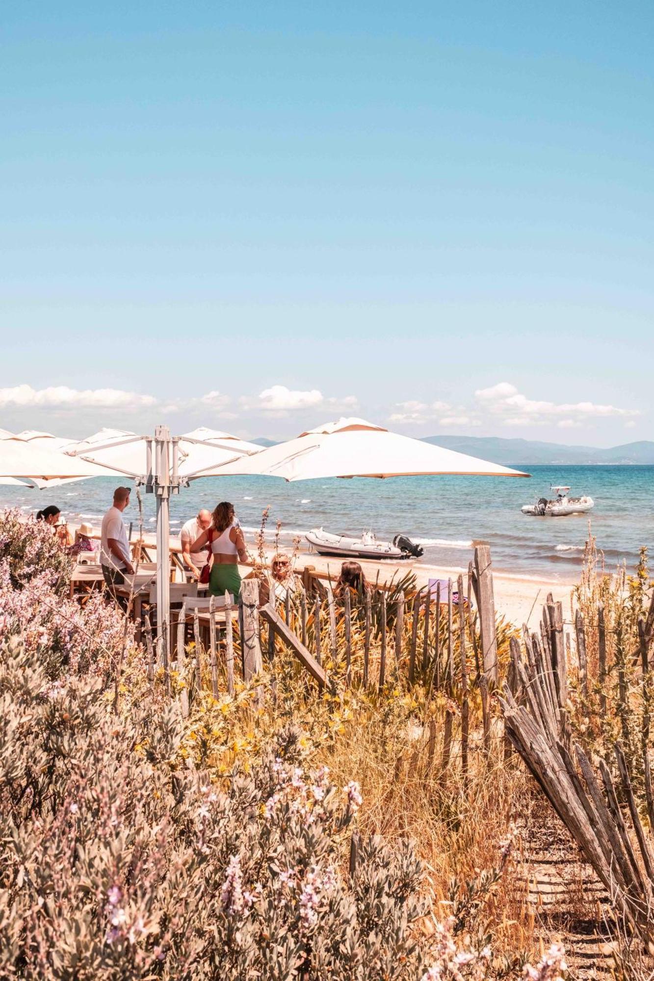Salines Hotel Hyères Екстериор снимка