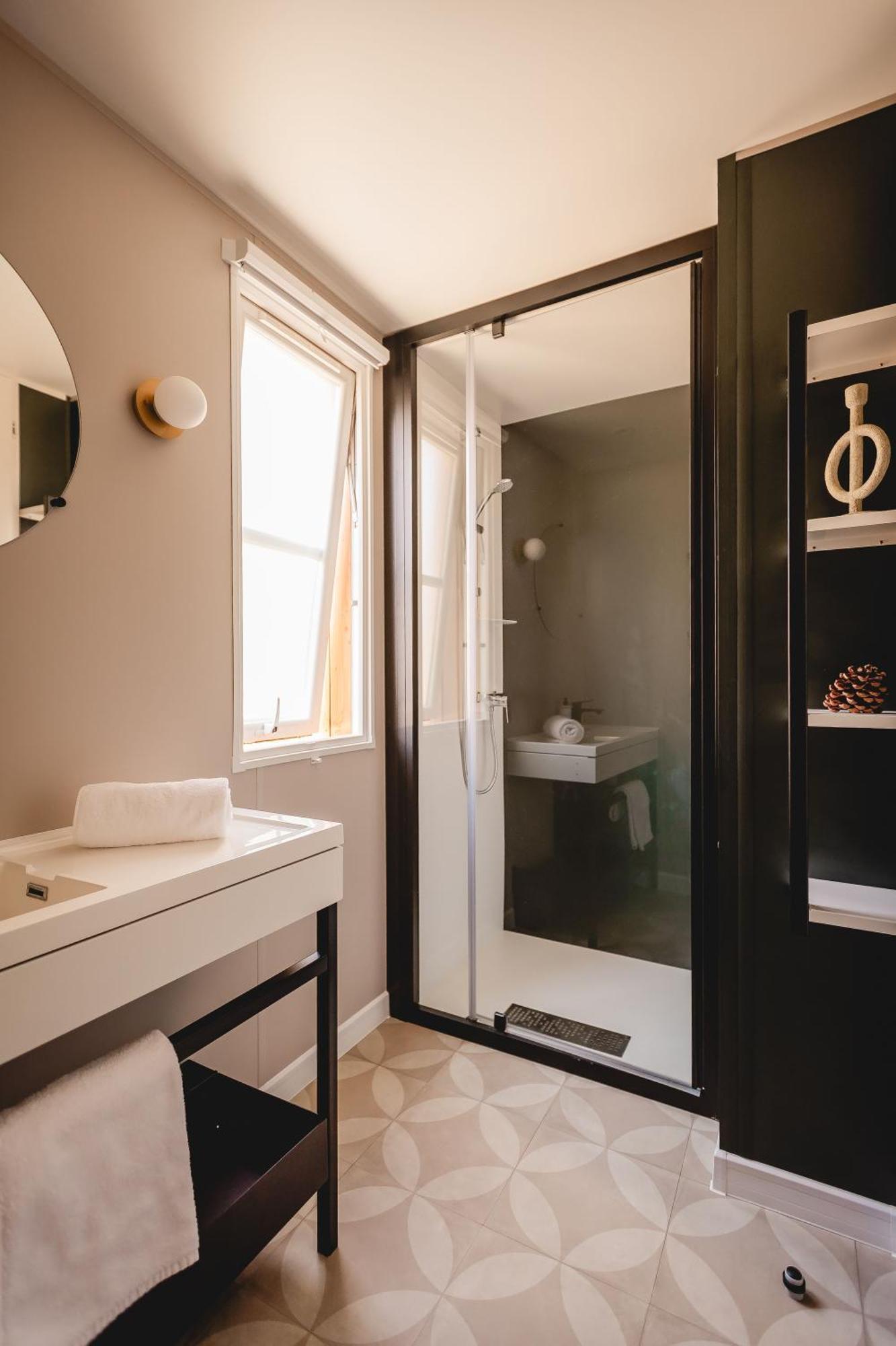 Salines Hotel Hyères Екстериор снимка